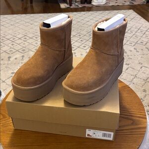 Ugg classic mini platform size 8 like new chestnut